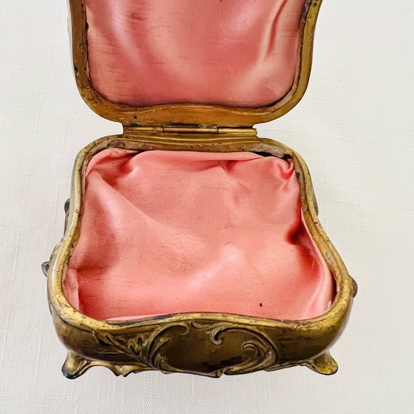 Metal Jewelry Box / Art Nouveau / Vintage / Host Pick - Picture 7 of 13